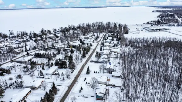 Innisfil, ON L9S 2L8,3822 West ST