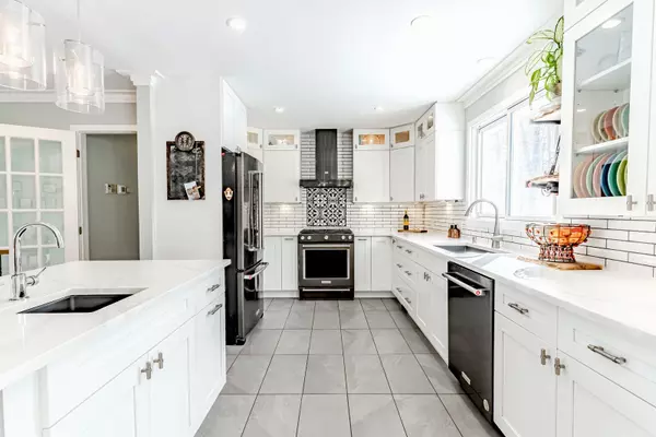 Innisfil, ON L9S 2L8,3822 West ST