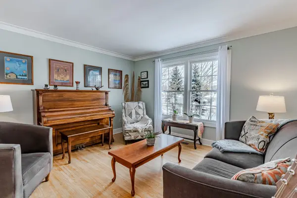 Innisfil, ON L9S 2L8,3822 West ST