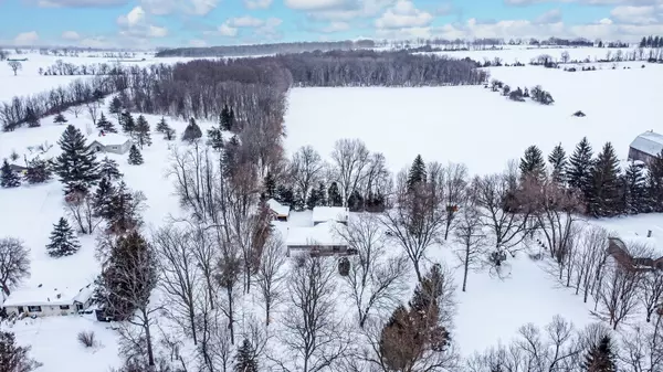 Innisfil, ON L0L 1K0,5853 Yonge ST