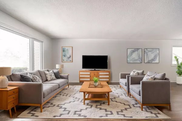 Innisfil, ON L0L 1K0,5853 Yonge ST