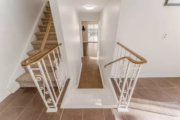 Innisfil, ON L0L 1K0,5853 Yonge ST