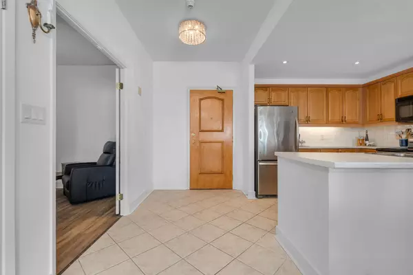 Barrie, ON L4N 9R2,2 Toronto ST #1402