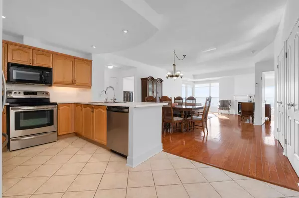 Barrie, ON L4N 9R2,2 Toronto ST #1402