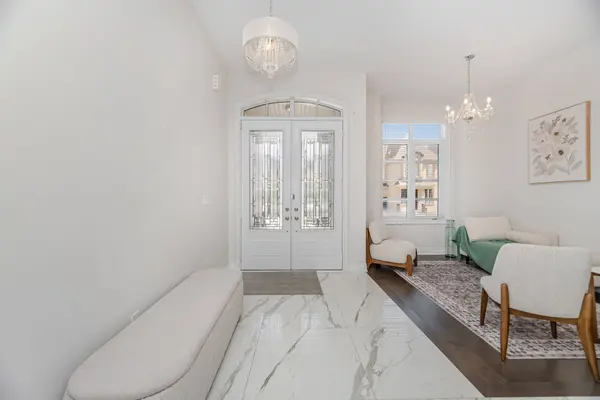 53 Threshing Mill BLVD, Oakville, ON L6H 0V6