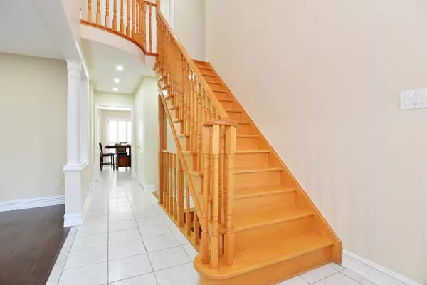 Brampton, ON L6Z 3B7,46 Mint Leaf BLVD