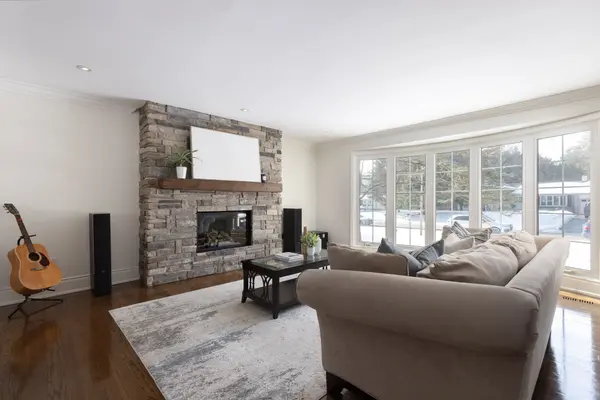 165 Walby DR, Oakville, ON L6L 4C9