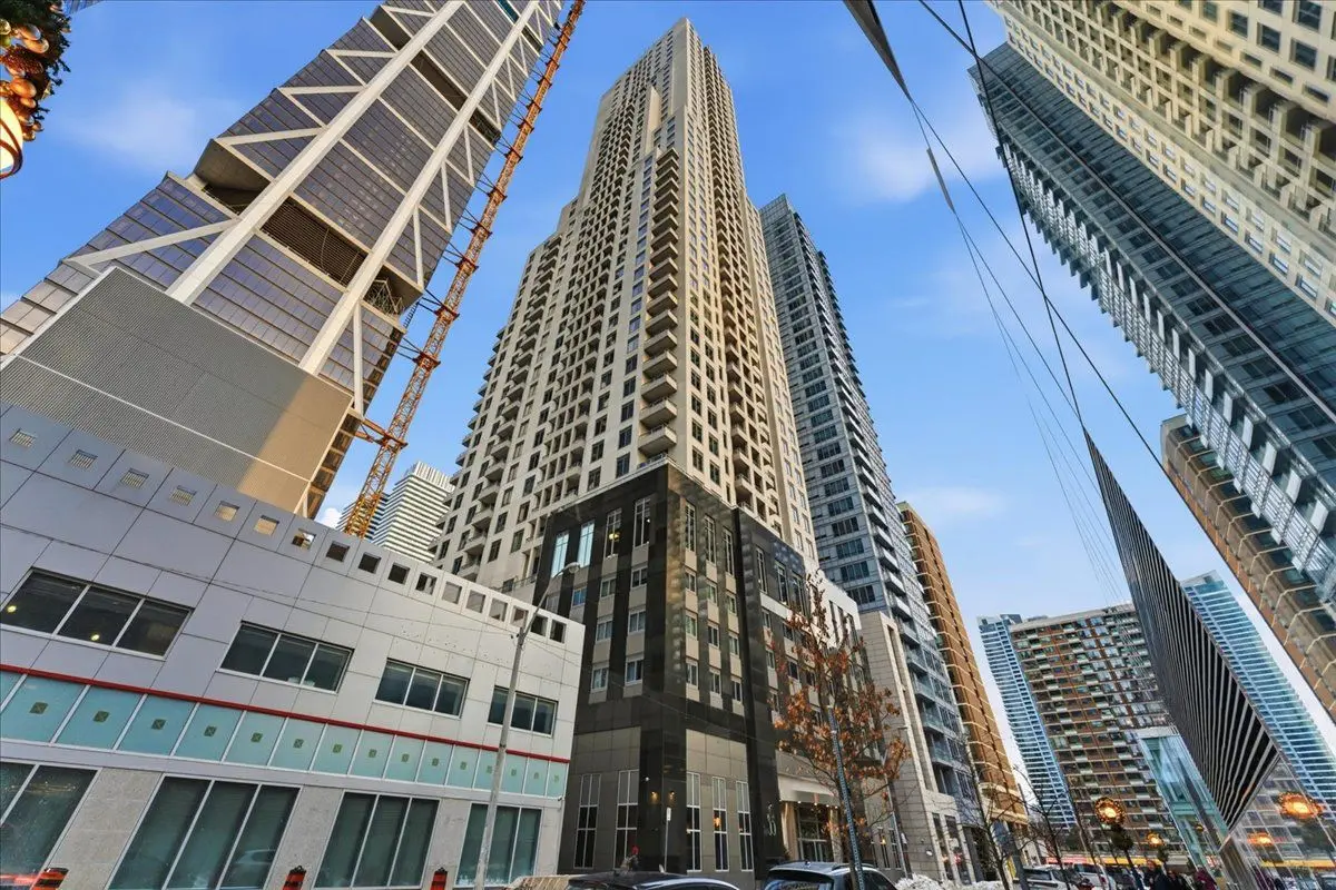 35 Balmuto ST #1502, Toronto C01, ON M4Y 0A3