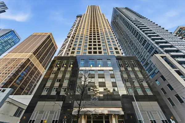 35 Balmuto ST #1502, Toronto C01, ON M4Y 0A3