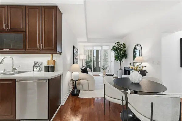 35 Balmuto ST #1502, Toronto C01, ON M4Y 0A3