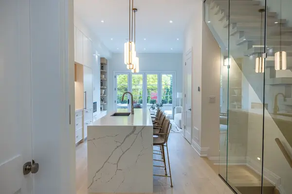 1173 Avenue RD, Toronto C04, ON M5N 2G2