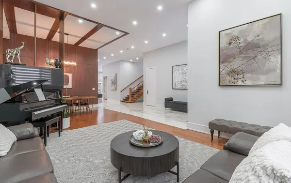 1834 Appleview RD, Pickering, ON L1V 1T8