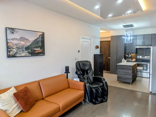 277 South Park RD #209, Markham, ON L3T 0B7