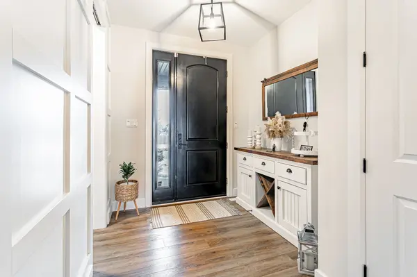 728 Regent ST, Strathroy-caradoc, ON N0L 1W0