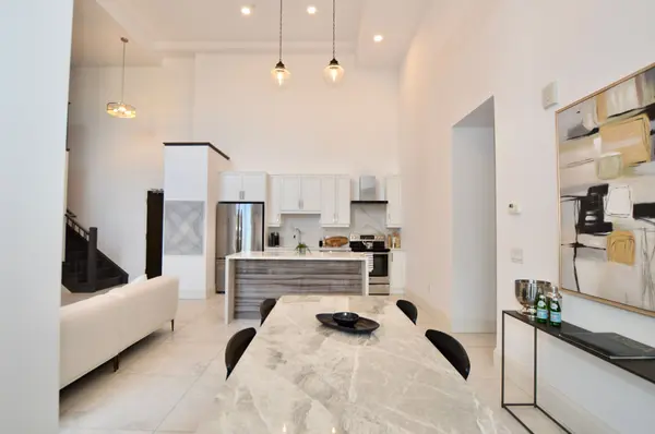 112 King ST E #PH 6, Hamilton, ON L8N 1A8