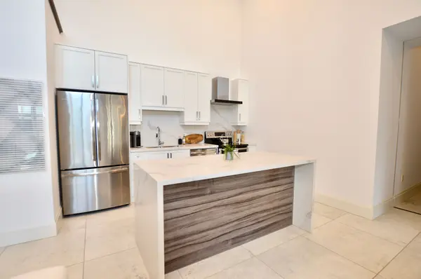 112 King ST E #PH 6, Hamilton, ON L8N 1A8