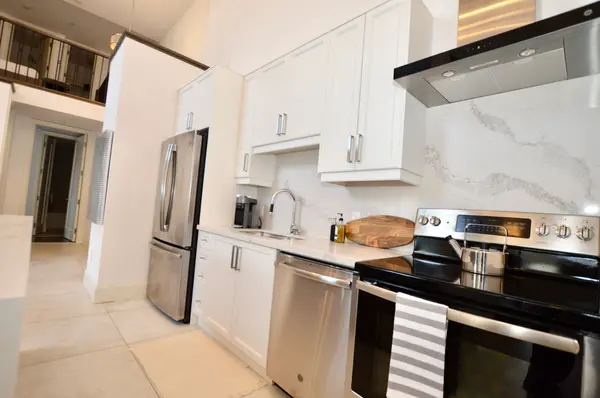 112 King ST E #PH 6, Hamilton, ON L8N 1A8