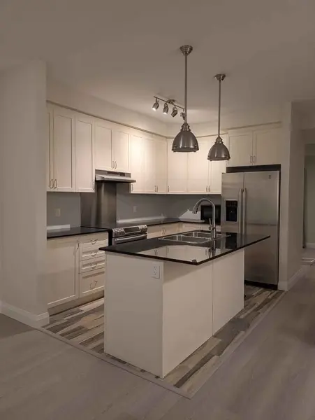 2220 Queensway DR #11, Burlington, ON L7R 3T1