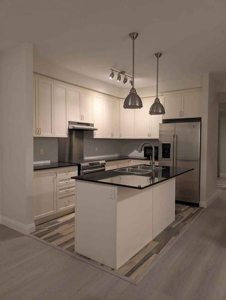 2220 Queensway DR #11, Burlington, ON L7R 3T1