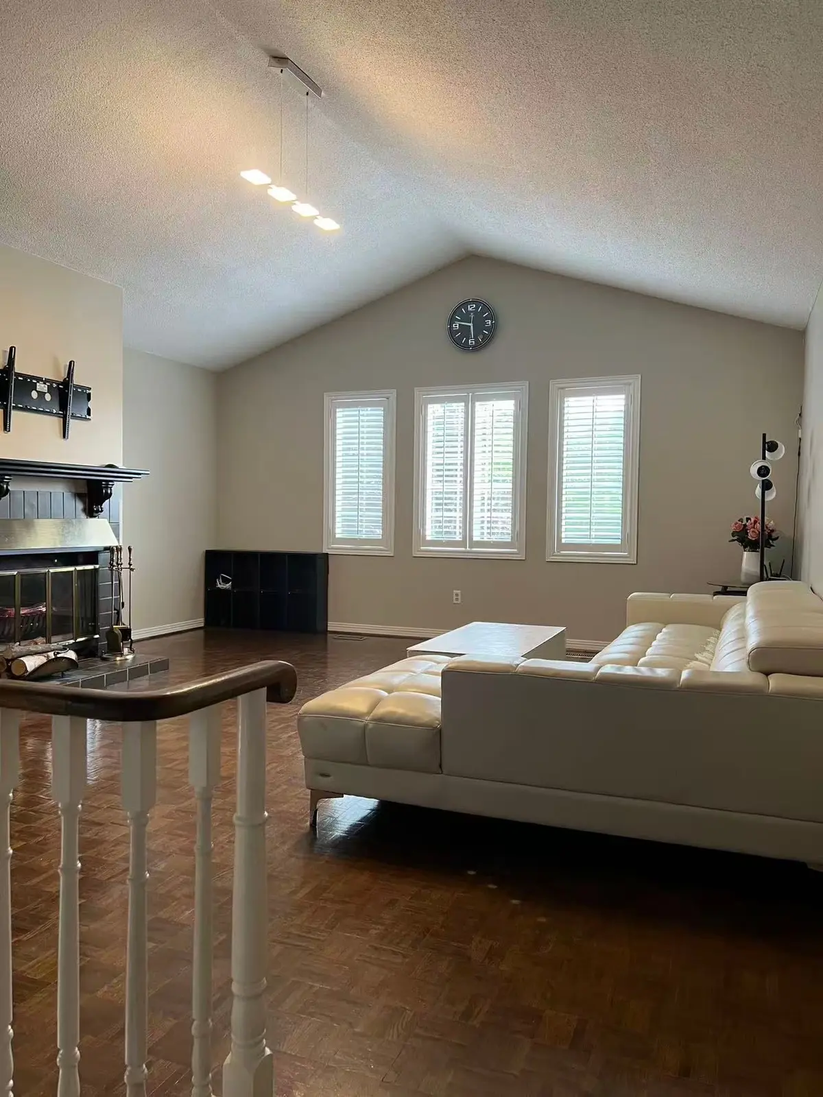 1009 Meadowridge CRES #2nd B, Pickering, ON L1V 4Z3