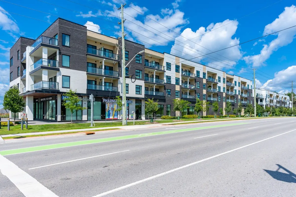 555 William Graham DR #108, Aurora, ON L4G 3L1