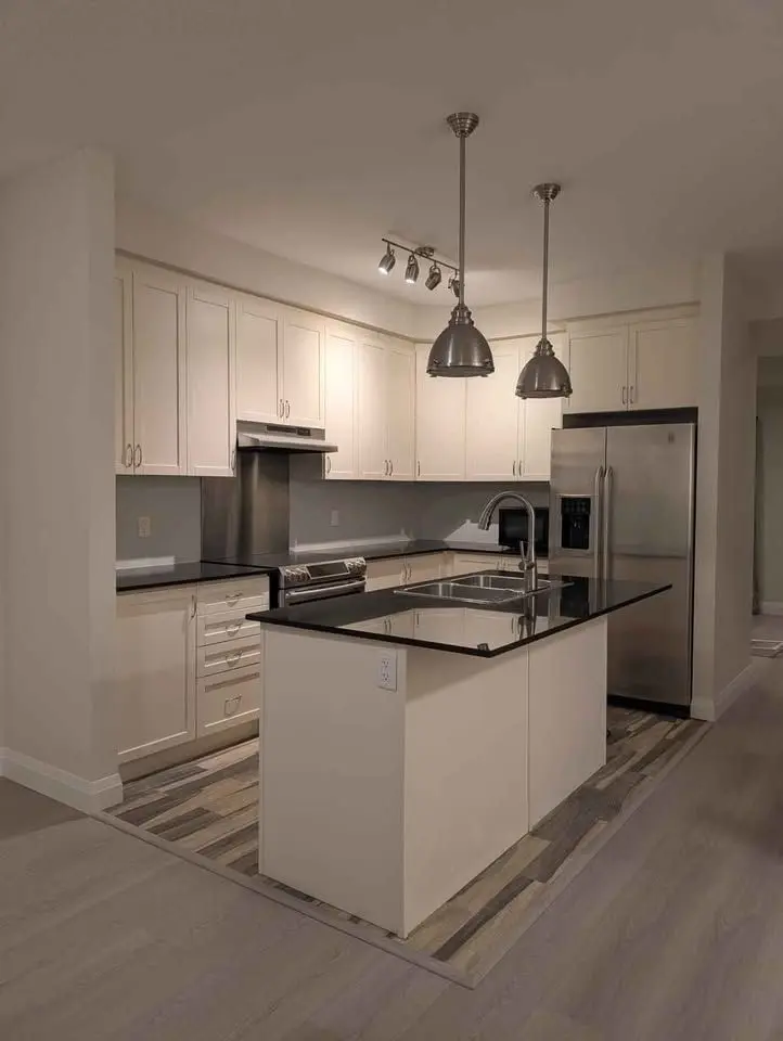 2220 Queensway DR #11, Burlington, ON L7R 3T1