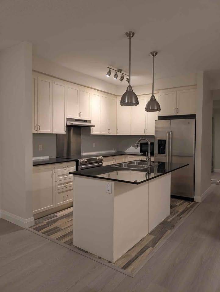 2220 Queensway DR #11, Burlington, ON L7R 3T1