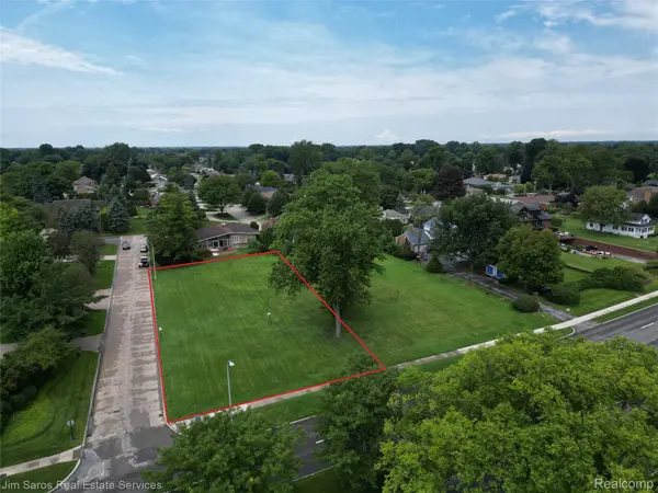 745 Lake Shore RD, Village Of Grosse Pointe Shores, MI 48236