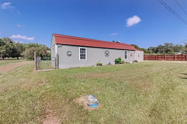 325 Teakwood Avenue, Streetman, TX 75859