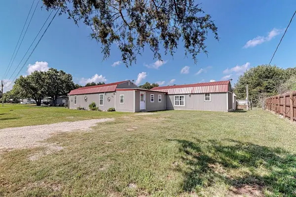 325 Teakwood Avenue, Streetman, TX 75859
