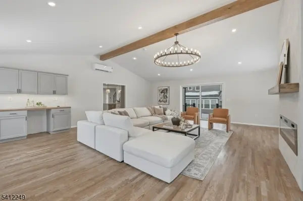 526 Ridgedale Ave, East Hanover Twp., NJ 07936