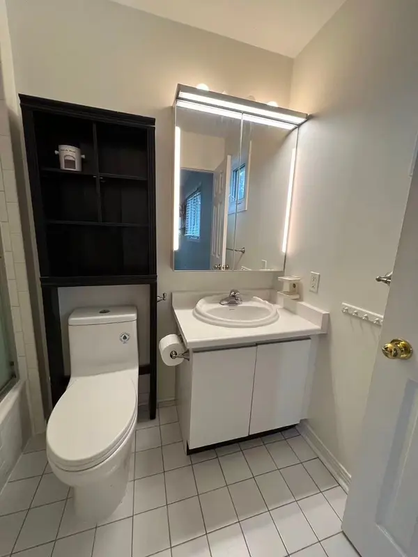 1009 Meadowridge CRES #2nd B, Pickering, ON L1V 4Z3