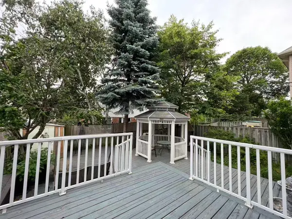 1009 Meadowridge CRES #2nd B, Pickering, ON L1V 4Z3