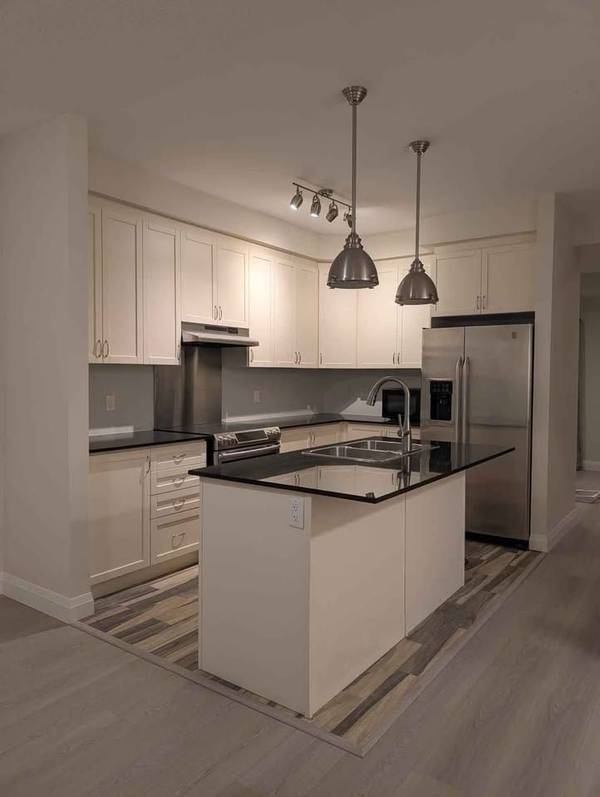 2220 Queensway DR #11, Burlington, ON L7R 3T1