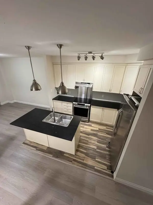 2220 Queensway DR #11, Burlington, ON L7R 3T1