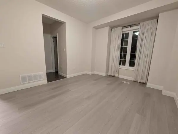 2220 Queensway DR #11, Burlington, ON L7R 3T1