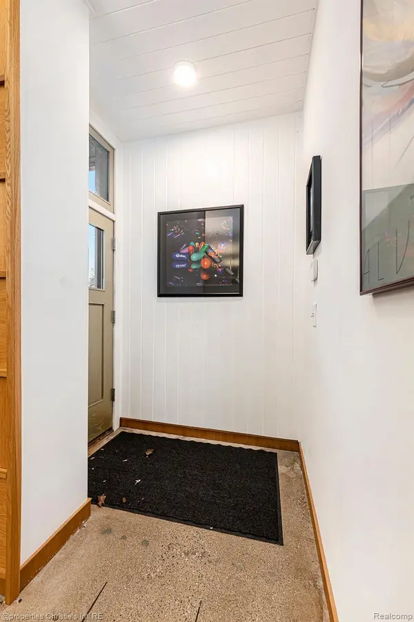 3020 E GRAND BLVD, Detroit, MI 48202