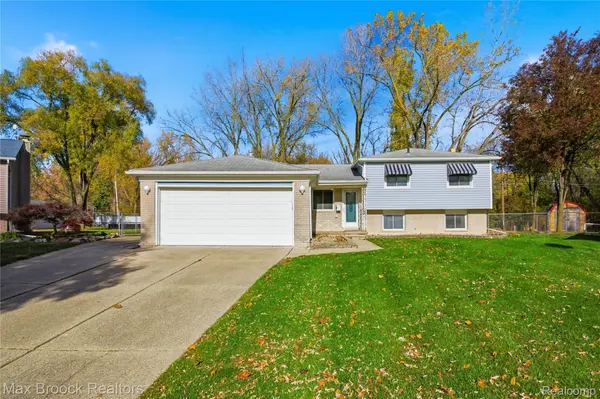 8759 Calvert DR, Sterling Heights, MI 48312