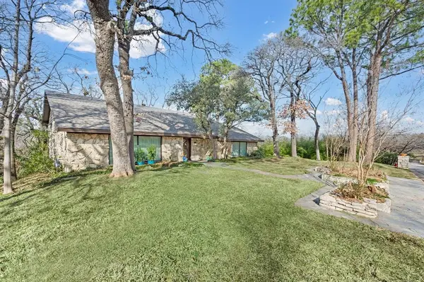 1021 Edgecliff Drive,  Bedford,  TX 76022