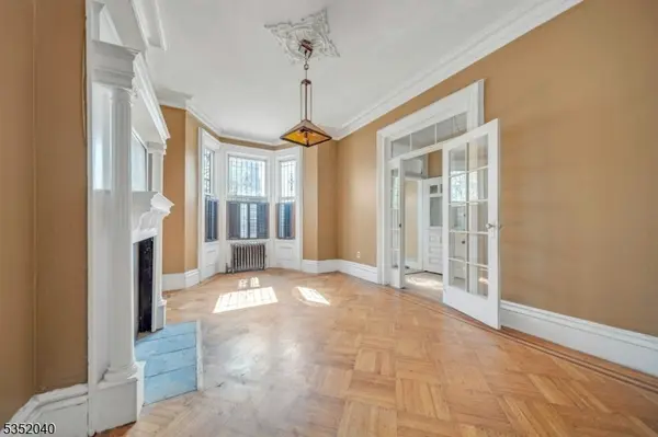 589 Dr Martin Luther King Jr, Newark City, NJ 07102