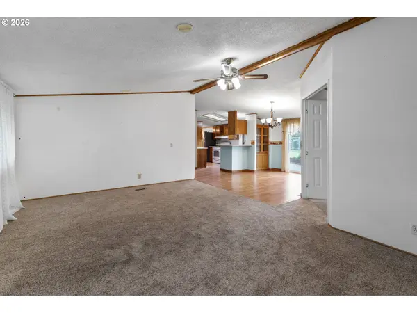 800 MATHIAS CT, Molalla, OR 97038