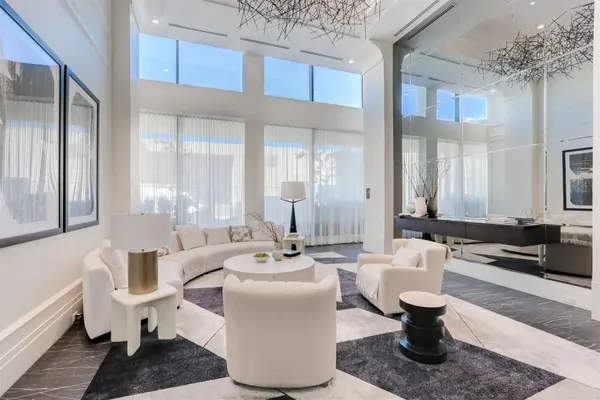 33 Frederick Todd WAY #816, Toronto C11, ON M4G 0C9