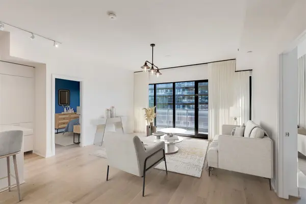 33 Frederick Todd WAY #816, Toronto C11, ON M4G 0C9