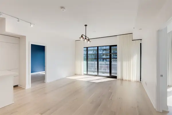 33 Frederick Todd WAY #816, Toronto C11, ON M4G 0C9