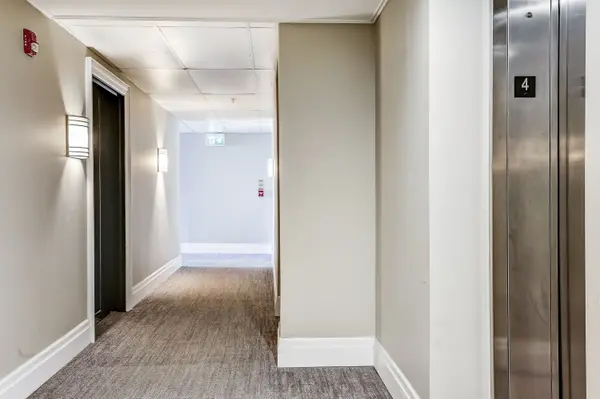 21 Brookhouse DR #420, Clarington, ON L1B 0B4