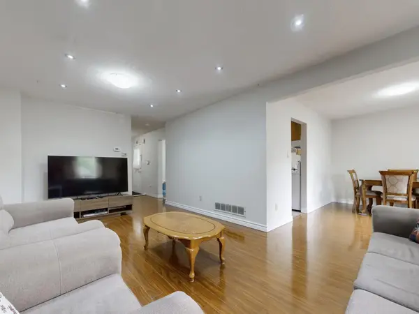 39 Lamay CRES, Toronto E11, ON M1X 1J2