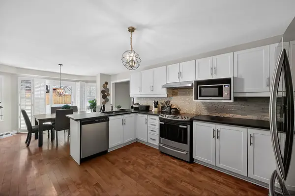 25 Falling Brook DR, Barrie, ON L4N 7E9