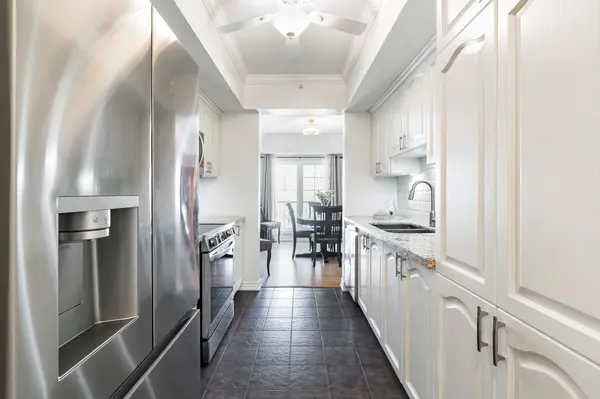 Barrie, ON L4N 5T5,39 Ferndale DR S #202