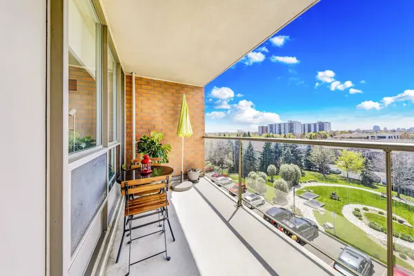 1140 Parkwest PL #502, Mississauga, ON L5E 3K9