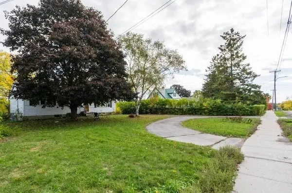 Belleville, ON K8P 2T6,71 Prince Of Wales DR #Main